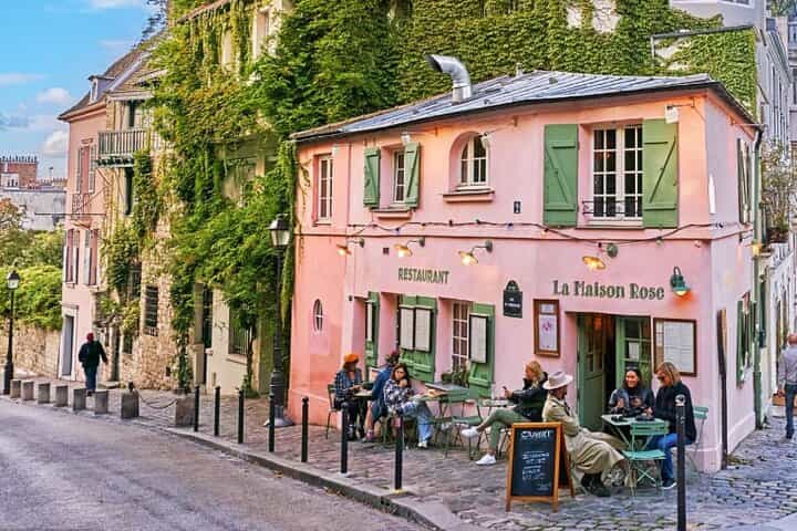 Montmartre and Sacre Coeur Private Guided Tour in Paris