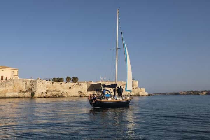 Sailing tour in Syracuse and guided snorkeling - Private