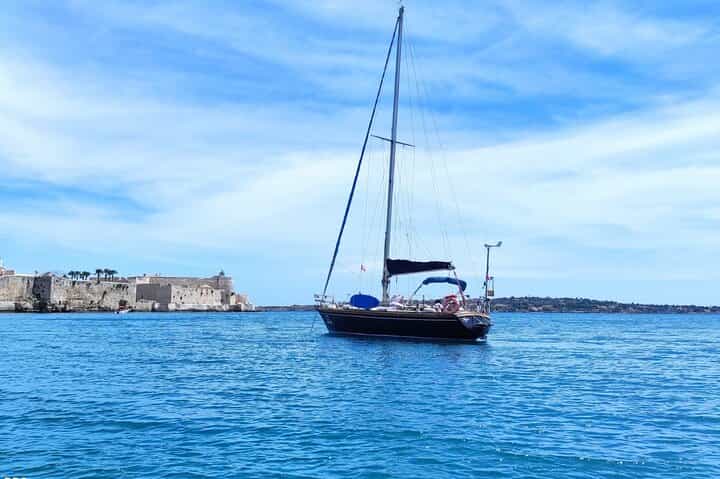 Sailing tour in Syracuse and guided snorkeling - Private