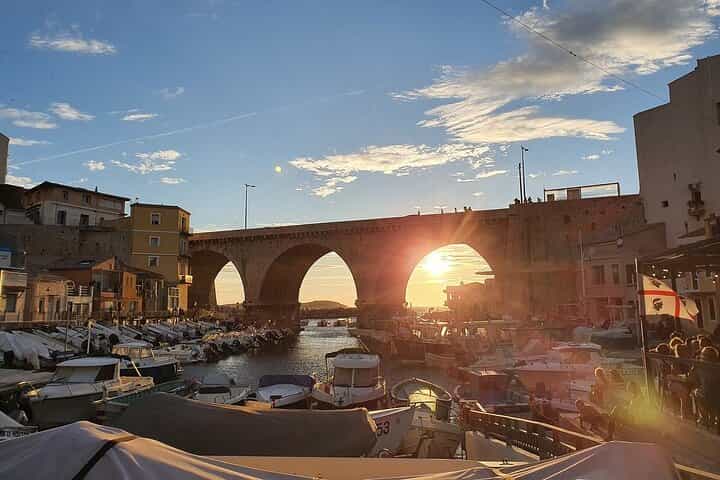 Private tour of Marseille and Cassis on Tesla city tour 5H