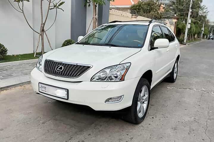 טיול יומי על ידי רכב פרטי מסיאם ריפ לפנום פן