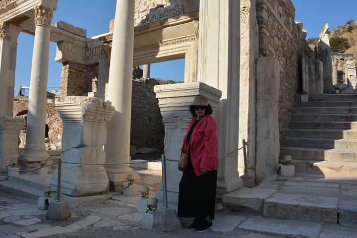 Luxury Ephesus and House of Mary Tour with Tickets and Lunch