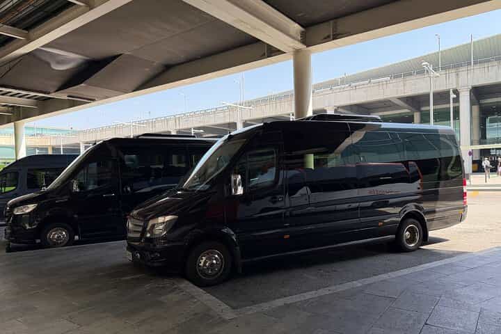 Transfer airport Barcelona to Barcelona city centre. (1 to 15 pax)