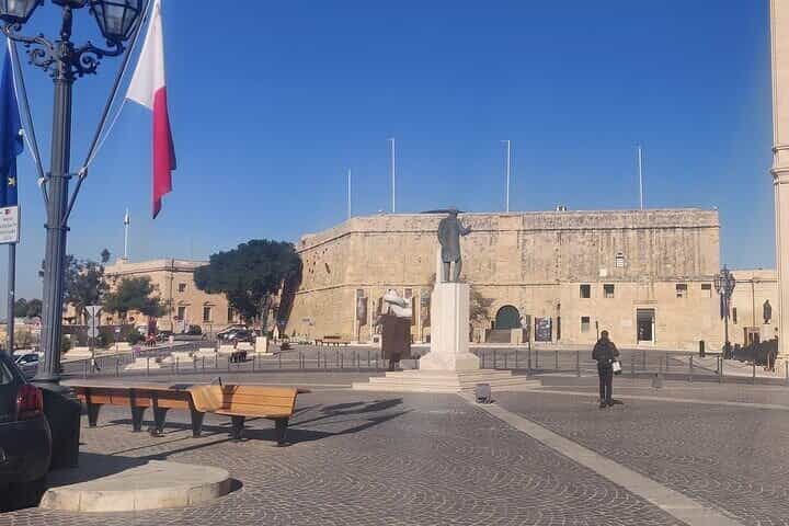 Valletta Grand Tour: Private Walk & Harbour Escape