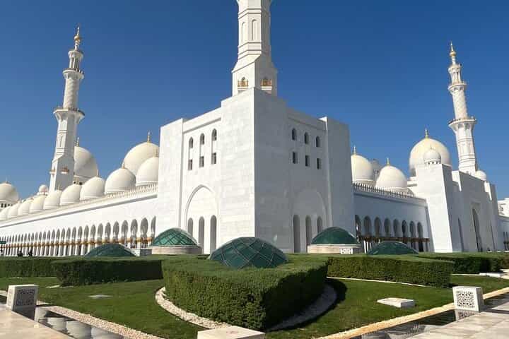 Abu Dhabi City Tour: Iconic Landmarks & Cultural Gems