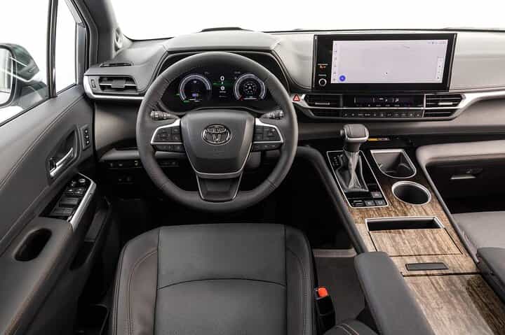 Departure Lagos City to Lagos LOS Airport by Private Minivan