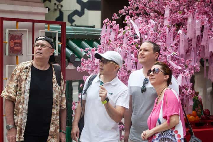 Private & Personalized Hong Kong Street Art Tour with a Local