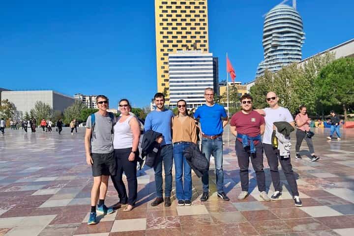 סיור רגלי בטירנה; היסטוריה ותרבות