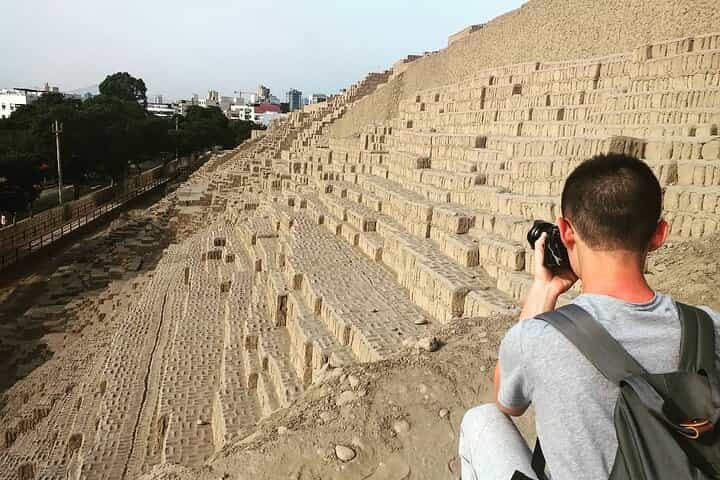 Private tour to Huaca Pucllana with a former site guide