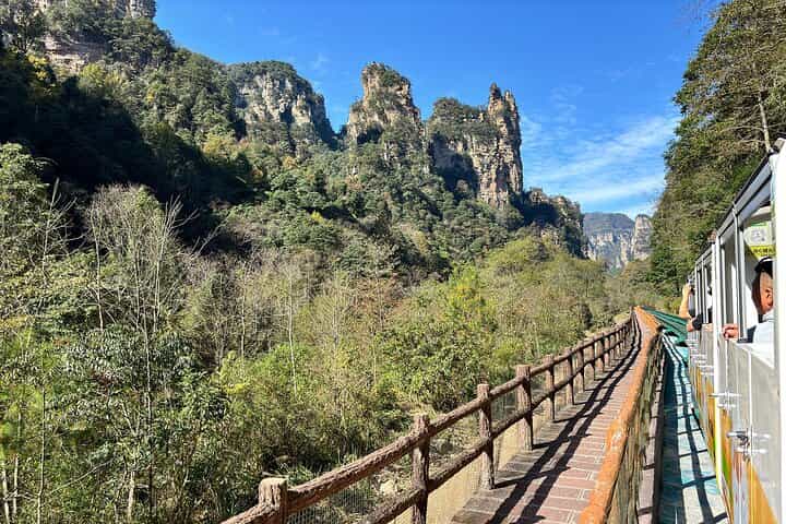 4-Day Private Zhangjiajie Tour: Avatar Mountains & Glass Bridge