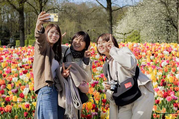 Amsterdam: Keukenhof Entry plus Shuttle Bus & 75 min Canal Cruise