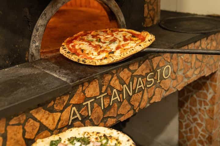 סיור פיצה ושתייה בנאפולי: פרוסה מנאפולי עם Eating Europe