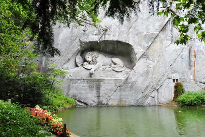 Private Lucerne Christmas Heritage Walking Tour w/ Local Guide