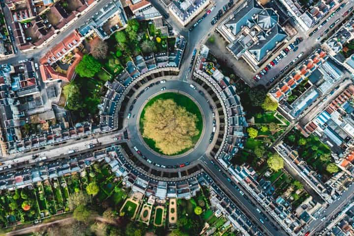 Private Romantic Walking Tour in Bath: Roman & Georgian Heritage