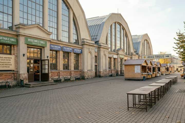 Historic Riga Private Walking Tour at Central Market Hunt