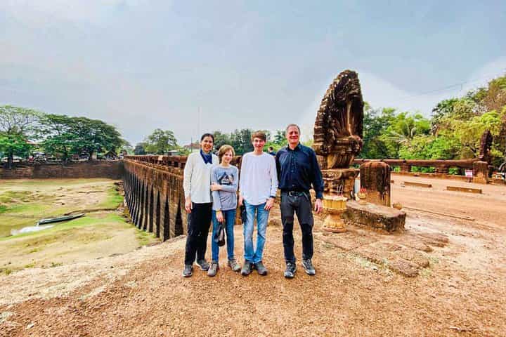 Private Transfer Siem Reap - Phnom Penh with Stop Sightseeing