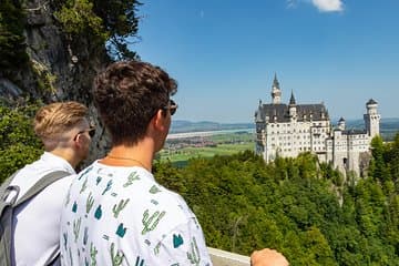 Premium Neuschwanstein Castle and Linderhof VIP Tour from Munich 