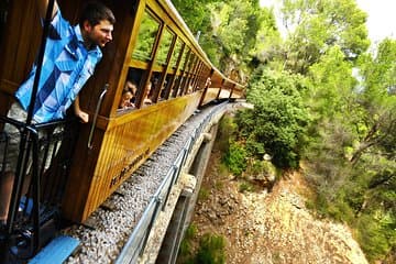 מויאקה ביומם של טיול סיור עם שיט ורכבת עתיקה