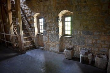 טיול לטירת סטנגל, טעימת יין וארוחת גורמט 4 מנות מפיראן.
