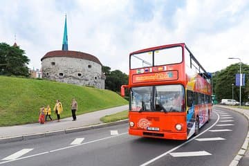 סיור האוטובוס ס Sightseeing טאלין הופ-און הופ-אוף