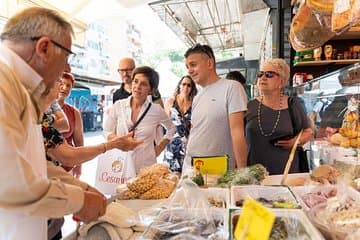 סיור אוכל רחוב קבוצתי קטן באסטי