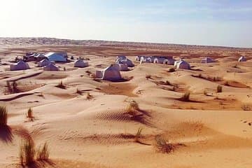 לילה מפואר במדבר הסהרה מטוזור.