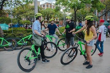 סיור אופניים חצי יומי במדלין - אוכל מקומי, קפה ובירה