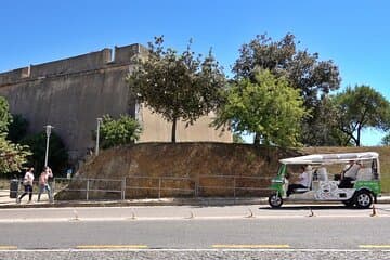 סיור טוק טוק סביב העיר הישנה והחדשה של לגוס וחופים - הדרך הטובה ביותר להכיר את לגוס