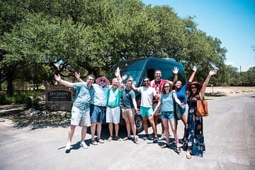 מאוסטין: שירות ההסעות ל-BBQ ויין באזור ההרים
