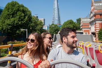 סיור באוטובוס התיירים "Tootbus" בלונדון - עלייה וירידה חופשית ושייט בנהר התמזה