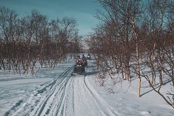 הרפתקת Snowmobile של 4 שעות בפינמרקסווידה