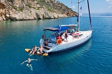 Sailing Nafplio | הפלגה חצי פרטית הכוללת הכול