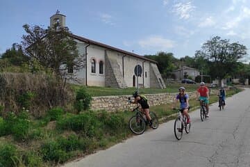 טיולי אופניים ואופני E-BIKE בבולגריה - כפר וחוף