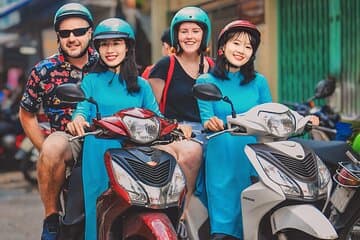 סיור אוכל רחוב בעיר הו צ'י מין באופנוע או בהליכה