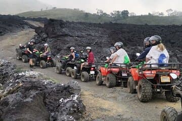 טיולים חופיים להר הגעש פקאיה ב-ATV מנמל קווטזל.