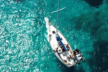שייט בארכיפלג לה מדלנה עם קצין מורשה USCG.