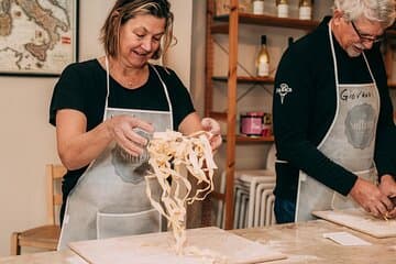 Verona: Italian Cooking Class with Pasta, Risotto and Tiramisù