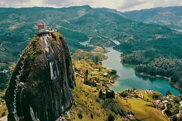 Guatapé & Piedra del Peñol Tour + Gastronomy & Cruise