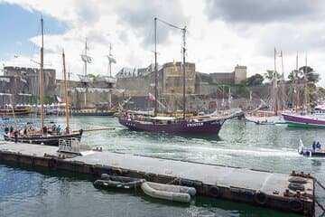 Brest: Historic Walking Tour with Cable Car Tour