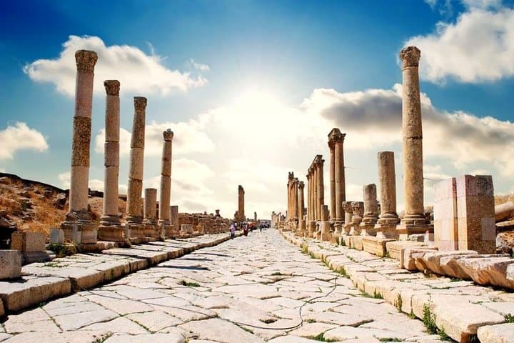 סיור של יום שלם: אום קייס, ג'ראש ועג'לון מעמאן