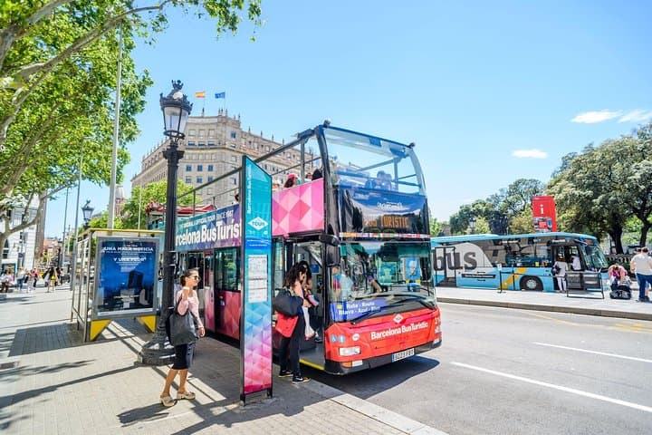 סיור אוטובוס עלה וירד בעיר סייטסינג ברצלונה: 24 או 48 שעות