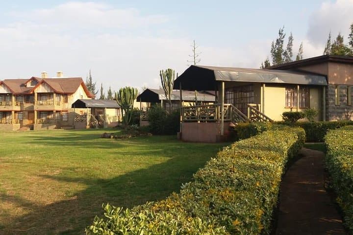 חקרו את הג'ונגל פארק הלאומי אברדאר, מערות המלכה ועוד.