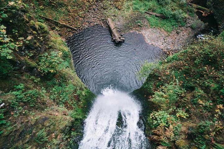 סיור אחר הצהריים בן חצי יום במפלי מולטנומה ומפלי קניון נהר הקולומביה מפורטלנד