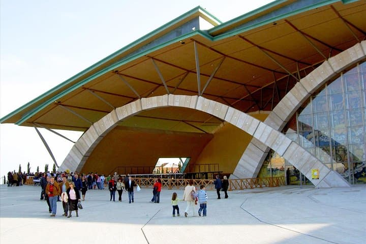 מדריך פרטי בסן גובאני רוטונדו: חוויה רוחנית מדהימה עם סנט פיו