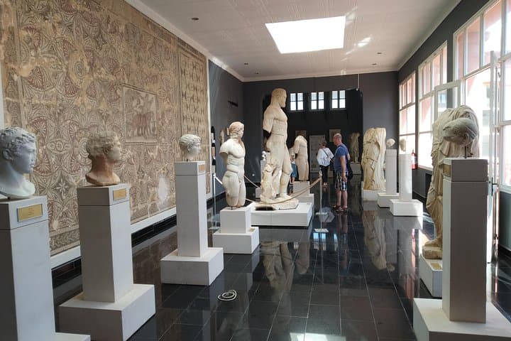 סיור בחורבות הרומיות בטיפזה על ידי אלג'יריאטורס16