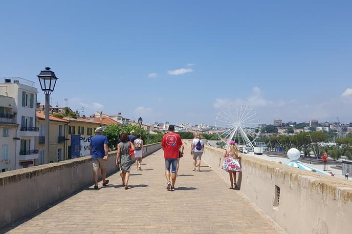 סיירת רגליים פרטית באנטיב.