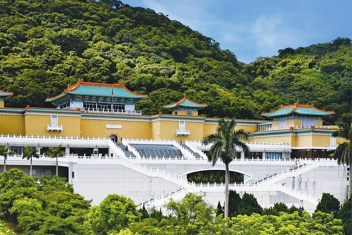 Taipei City Morning Tour with National Palace Museum entry