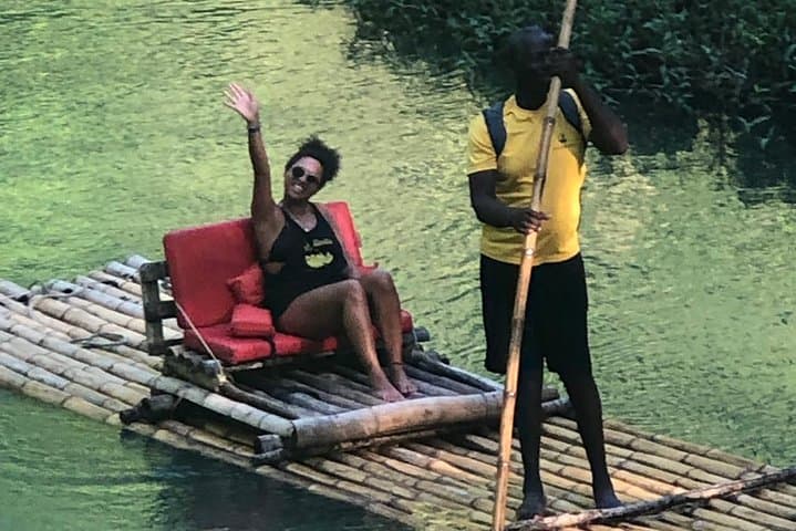 ראפטינג בבמבוק במרטה בראי בג'מייקה עם תחבורה באוטובוס