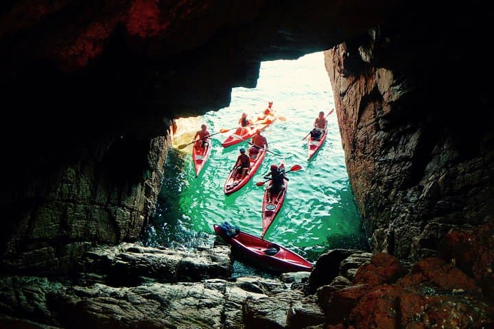 סיור קיאקים עם שנורקלינג ואפריטיף מקומי