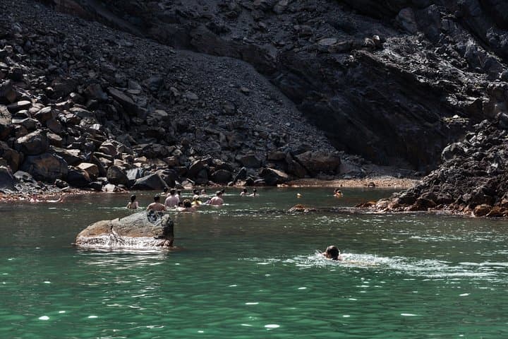 סיור שייט קלדרה של סנטוריני (ולקנו, מקורות חמים, תראסיה)